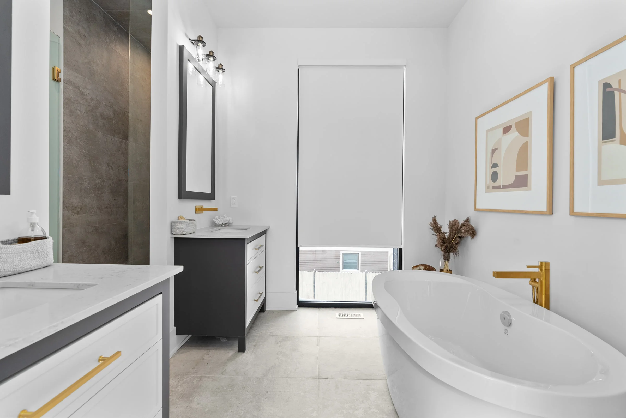 Freestanding ensuite tub